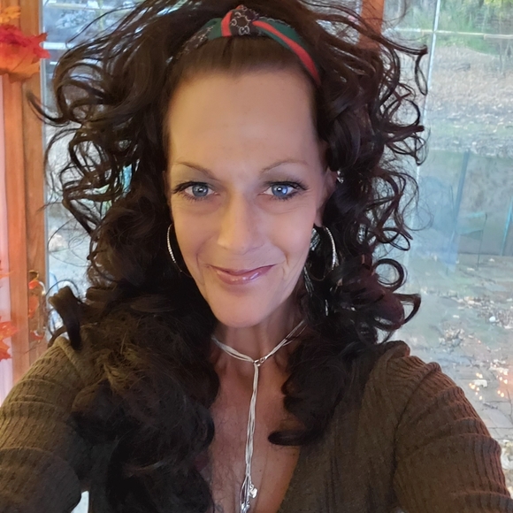 Meet your Posher, Jennifer - Picture 4 of 15